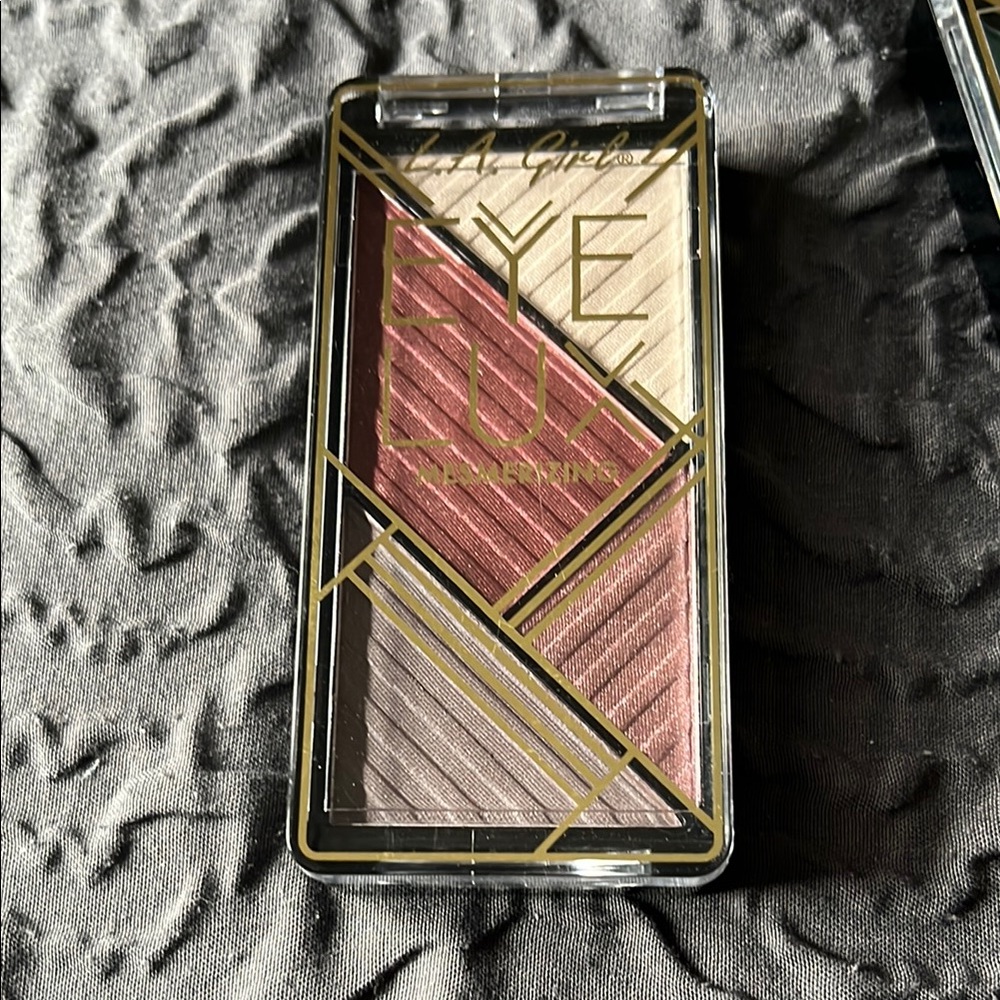 L.A. Girl Eye Lux Mesmerizing Eyeshadow Set - Picture 4 of 4